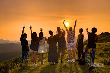 Thu về, ngắm hoàng hôn Hạ Long đẹp mê mải từ trên đỉnh Kỳ Thượng