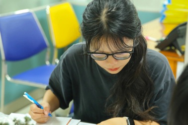 Nhiều ngành ĐH Kinh tế, ĐH Công nghệ TPHCM nhận điểm xét tuyển 20