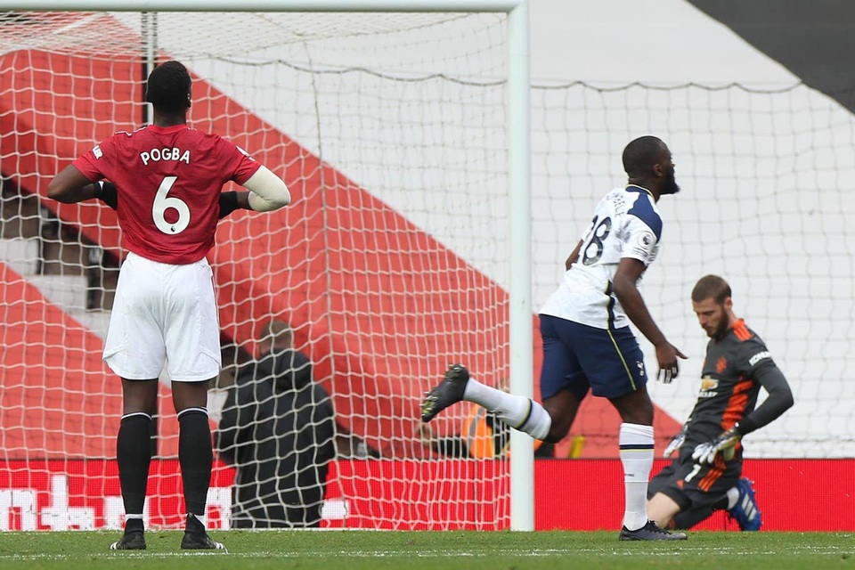 Những khoảnh khắc Man Utd bị Tottenham chà đạp tại Old Trafford - 16 Những khoảnh khắc Man Utd bị Tottenham chà đạp tại Old Trafford - 16