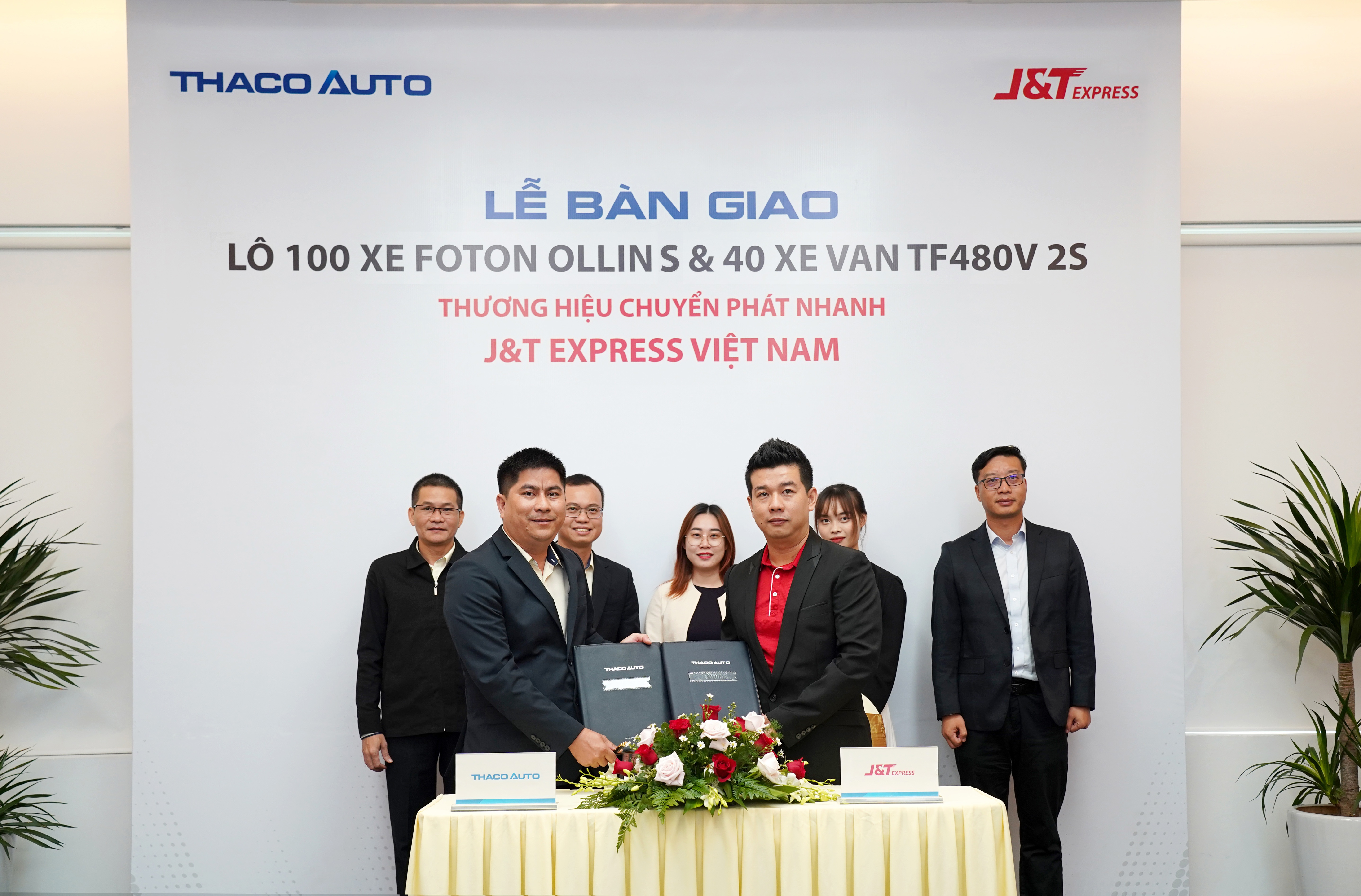 Thaco Auto bàn giao lô 140 xe cho JT Express Việt Nam - 1