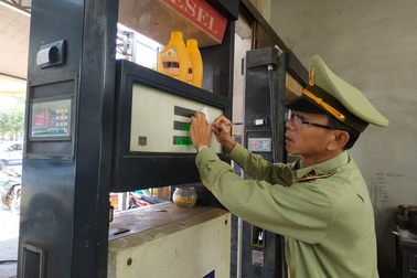 Phát hiện, xử lý 2 cơ sở kinh doanh xăng dầu không phép