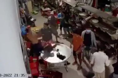 Bị đánh "không trượt phát nào" sau lời thách thức qua điện thoại