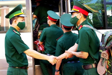 Tăng cường bộ đội lên biên giới, đóng cửa quán bar, karaoke để chống dịch