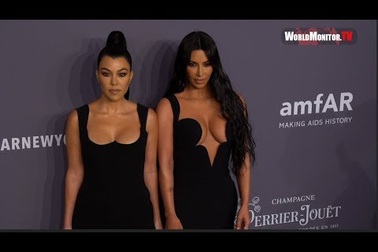 Kim Kardashian đọ dáng Kourtney