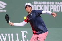 Tranh cãi giao bóng bằng cách đánh thẳng vào người đối thủ trong pickleball