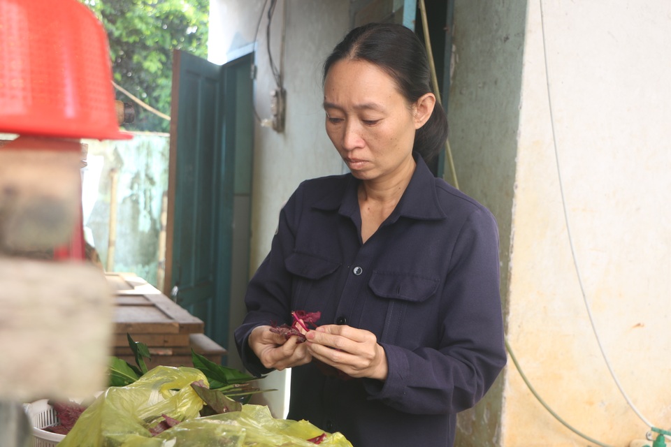 Xót xa cảnh người phụ nữ vừa mất chồng lại phát hiện mình mang án tử - 7 Xót xa cảnh người phụ nữ vừa mất chồng lại phát hiện mình mang án tử - 7