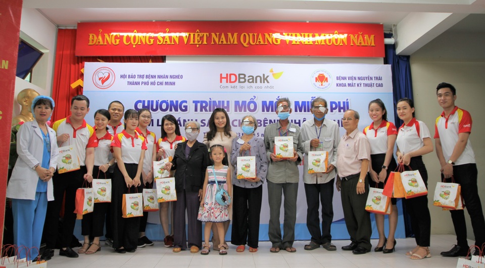 HDBank tiếp tục hành trình mang lại ánh sáng cho người nghèo - 1 HDBank tiếp tục hành trình mang lại ánh sáng cho người nghèo - 1