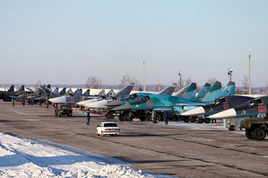 Hơn 700 máy bay quân sự Nga áp sát biên giới, cô lập không phận Ukraine