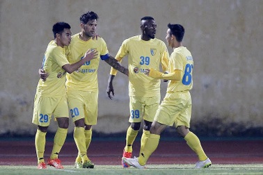 Đánh bại Kitchee, Hà Nội T&T mất Tết