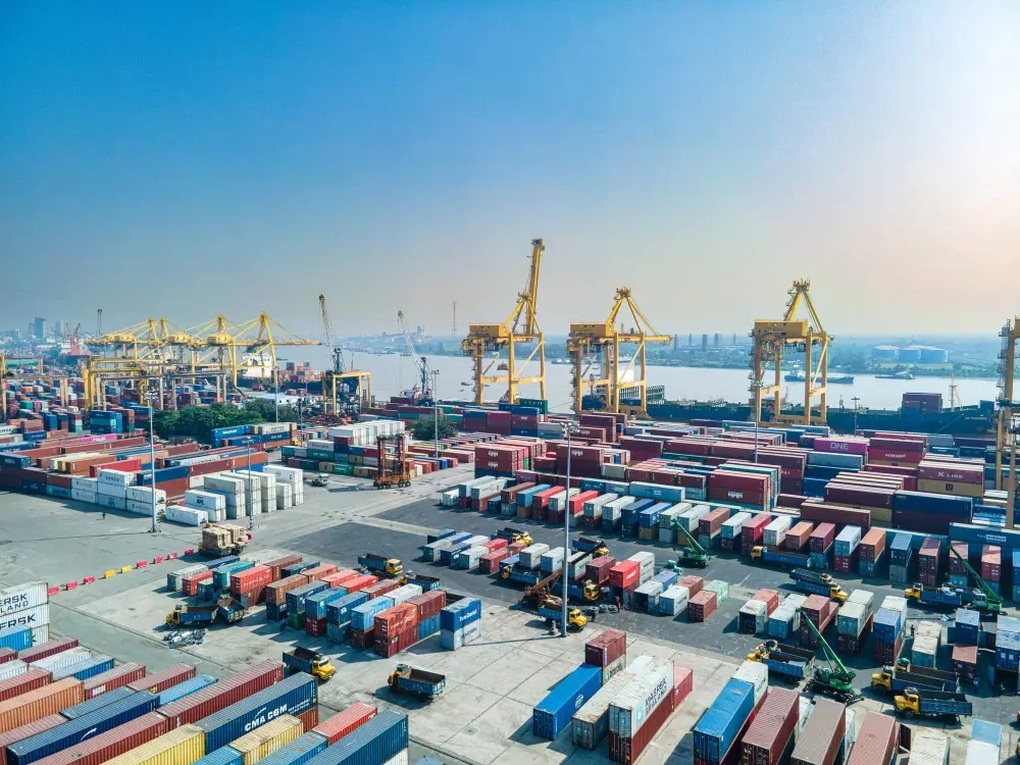 Chơi trốn tìm ở container, cậu bé bị nhốt 6 ngày, lưu lạc sang nước khác - 1 Chơi trốn tìm ở container, cậu bé bị nhốt 6 ngày, lưu lạc sang nước khác - 1