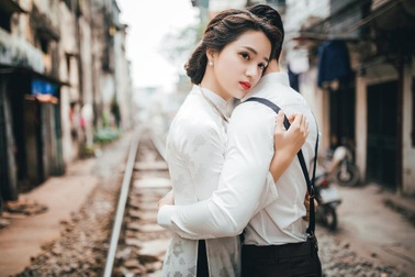 Người đẹp chuyển giới Hương Giang Idol tung ảnh bên "người mới" nhân dịp Lễ tình nhân