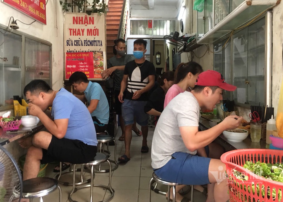 Ba thập kỷ giữ hương vị gia truyền, quán bún ốc bán 500 bát/ngày - 5 Ba thập kỷ giữ hương vị gia truyền, quán bún ốc bán 500 bát/ngày - 5