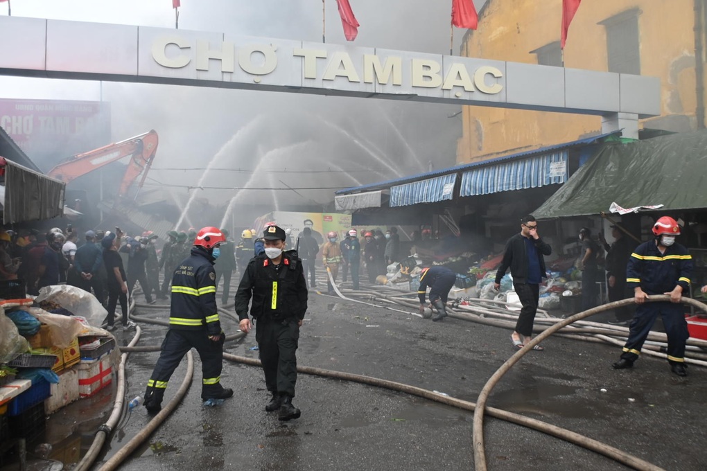 Hải Phòng chi hơn 7,6 tỷ đồng hỗ trợ tiểu thương trong vụ cháy chợ Tam Bạc - 1