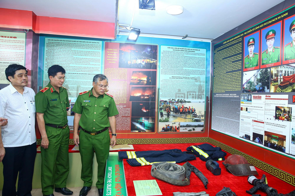 Đại tướng Tô Lâm nhắc lại những tấm gương chiến sĩ xả thân cứu hỏa - 5 Đại tướng Tô Lâm nhắc lại những tấm gương chiến sĩ xả thân cứu hỏa - 5