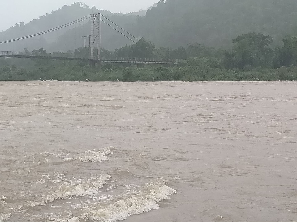 Khẩn cấp sơ tán hàng trăm nghìn người dân ở nhiều vùng mưa lũ - 4 Khẩn cấp sơ tán hàng trăm nghìn người dân ở nhiều vùng mưa lũ - 4