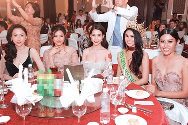 Hoa hậu Hòa bình Quốc tế 2016 gặp gỡ dàn nghệ sĩ Việt