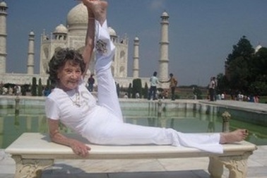 93 tuổi vẫn làm giáo viên Yoga 