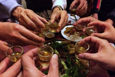 6 người nhập viện cấp cứu trong tình trạng nguy kịch sau khi uống 3 ly rượu