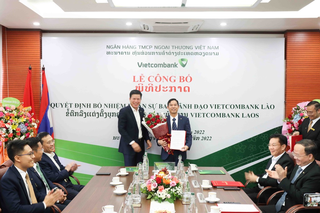 Vietcombank công bố quyết định về nhân sự ban lãnh đạo VCB Lào - 3 Vietcombank công bố quyết định về nhân sự ban lãnh đạo VCB Lào - 3