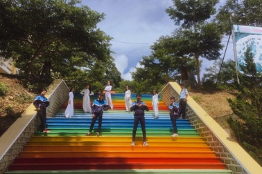 Ngôi trường ở Lâm Đồng có cầu thang “sống ảo” hút dân mạng