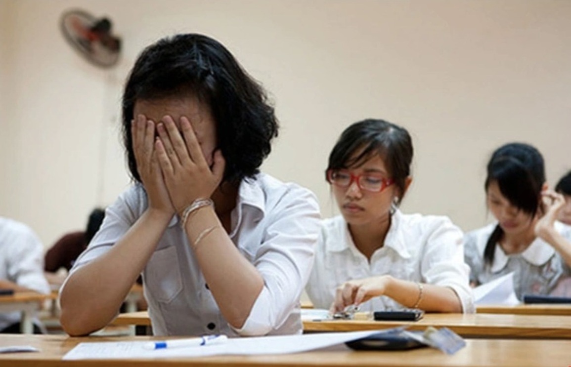 Nam sinh trường chuyên nhảy lầu: Nhiều phụ huynh ám ảnh, mất ngủ - 2 Nam sinh trường chuyên nhảy lầu: Nhiều phụ huynh ám ảnh, mất ngủ - 2