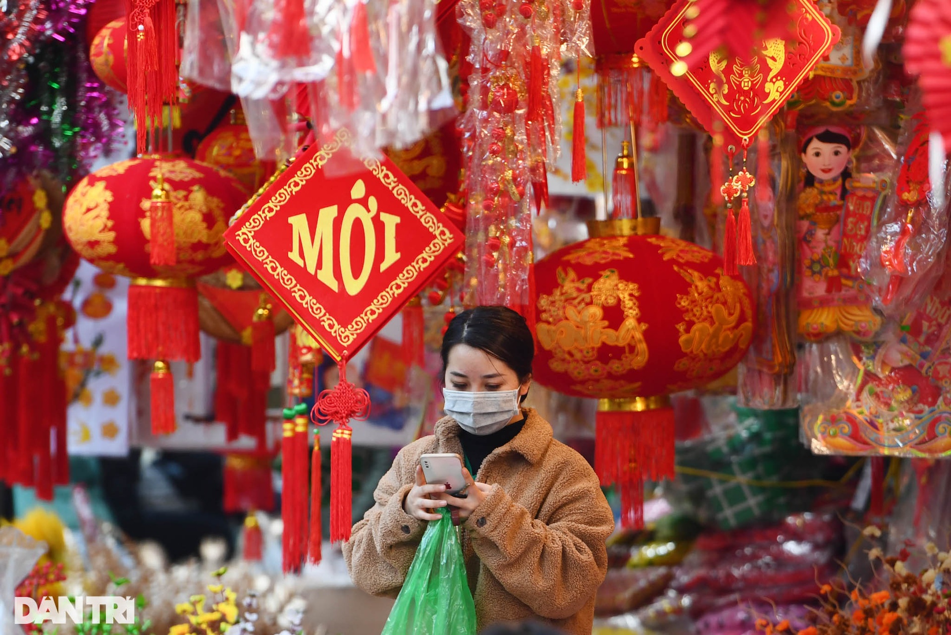 Người dân Thủ đô ra đường vui chơi ngày cuối kỳ nghỉ Tết Dương lịch - 14 Người dân Thủ đô ra đường vui chơi ngày cuối kỳ nghỉ Tết Dương lịch - 14