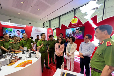 Khai mạc triển lãm Cảnh sát Việt Nam mưu trí, dũng cảm