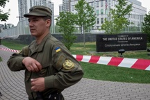 Lo ngại Nga "động binh", Mỹ rút người khỏi đại sứ quán ở Ukraine