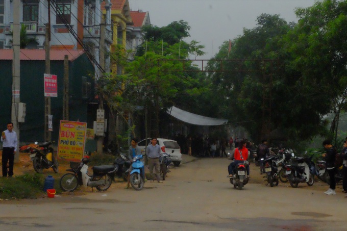 Vụ xe khách đâm đoàn người đưa tang: Làng Trung Nguyên hôm nay đại tang, cháu tôi đến chết vẫn khổ quá! - Ảnh 3. Vụ xe khách đâm đoàn người đưa tang: Làng Trung Nguyên hôm nay đại tang, cháu tôi đến chết vẫn khổ quá! - Ảnh 3.