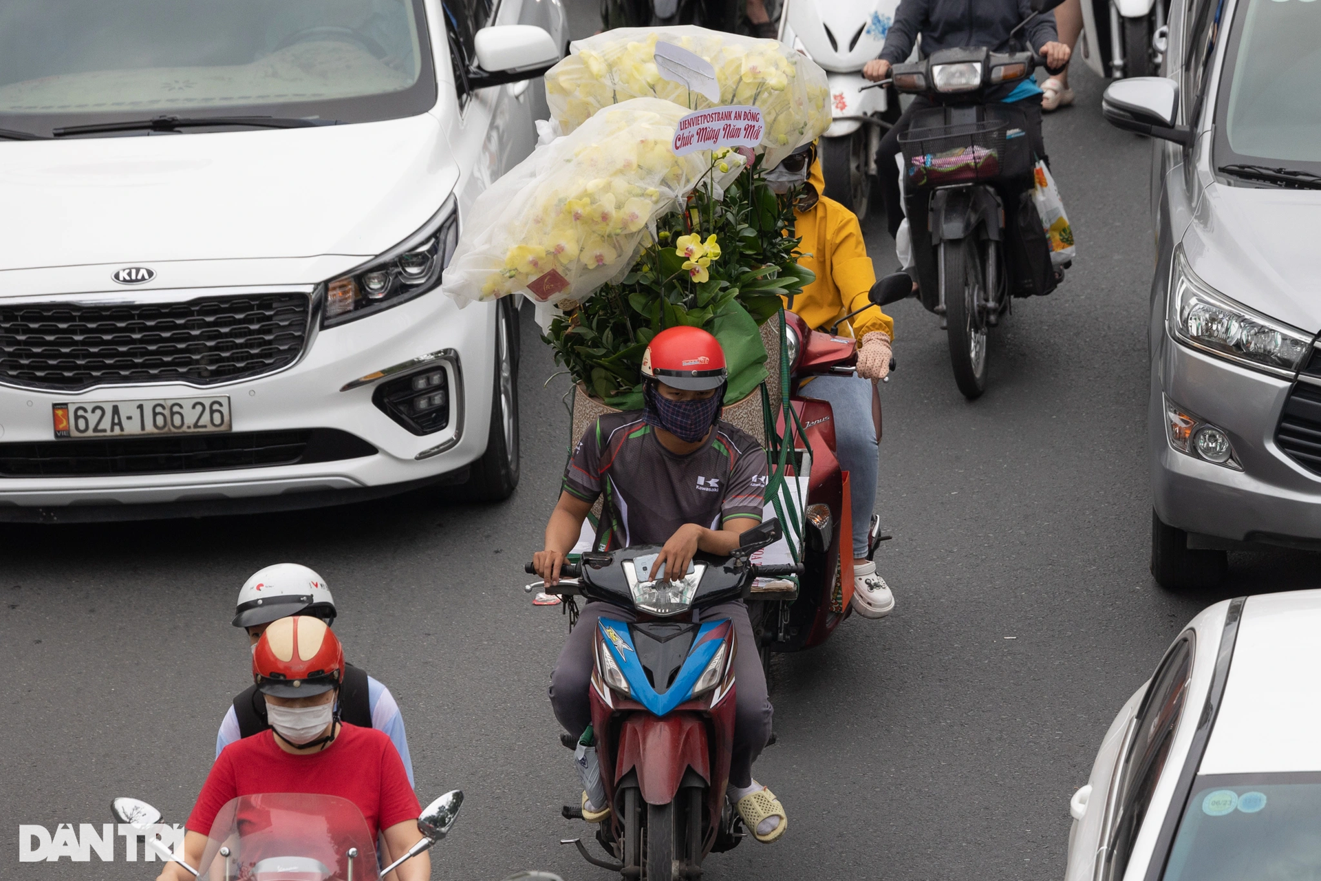 Người dân TPHCM vất vả trên đường vì kẹt xe ngày giáp Tết - 3 Người dân TPHCM vất vả trên đường vì kẹt xe ngày giáp Tết - 3