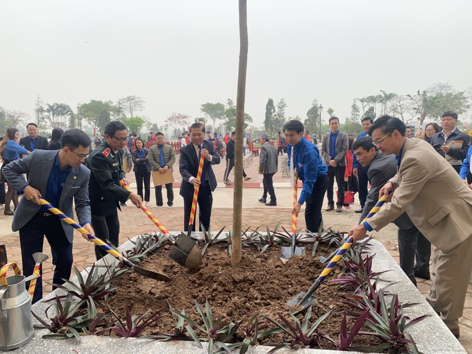 Đoàn Thanh niên Bộ LĐ-TB&XH tổ chức Lễ kỷ niệm 90 năm Ngày thành lập Đoàn và phát động Phong trào “Trồng thêm một cây xanh là thêm một hành động bảo vệ môi trường” - Ảnh 4.