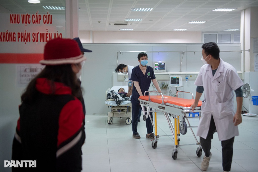 Hà Nội: Xuất hiện chiêu lừa con đang cấp cứu, bác sĩ chỉ cách vạch trần - 2 Hà Nội: Xuất hiện chiêu lừa con đang cấp cứu, bác sĩ chỉ cách vạch trần - 2