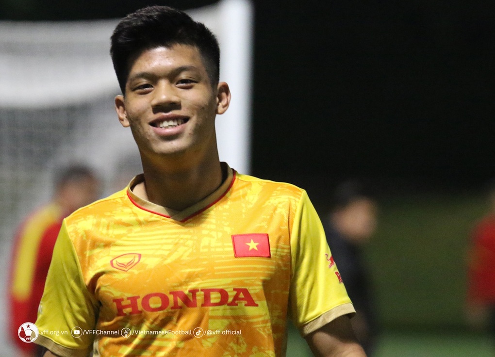 HLV Troussier yêu cầu U23 Việt Nam phải chơi nhiệt huyết và mạnh mẽ hơn - 2 HLV Troussier yêu cầu U23 Việt Nam phải chơi nhiệt huyết và mạnh mẽ hơn - 2