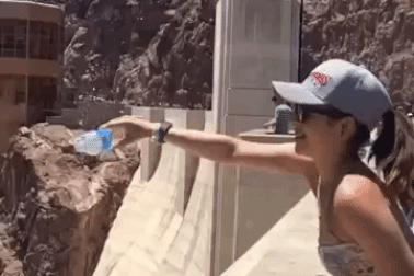 Những địa danh kỳ lạ “thách thức” quy luật của tạo hóa