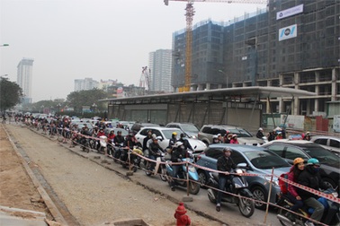Giao thông Hà Nội “ngột ngạt” những ngày cận Tết