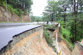 Thông tuyến đèo Prenn ở Đà Lạt sau gần 10 ngày tê liệt vì sạt lở