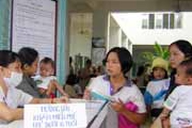 Ngày đầu miễn phí khám chữa bệnh cho trẻ: Chỉ 4 bé đủ điều kiện!