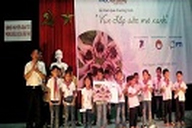 PTI cùng TW Hội khuyến học tặng sách cho học sinh 