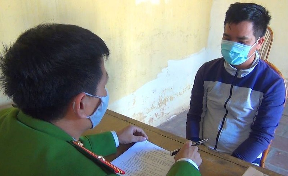 Bắt quả tang 8 nam, nữ bay, lắc trong quán karaoke - 1 Bắt quả tang 8 nam, nữ bay, lắc trong quán karaoke - 1