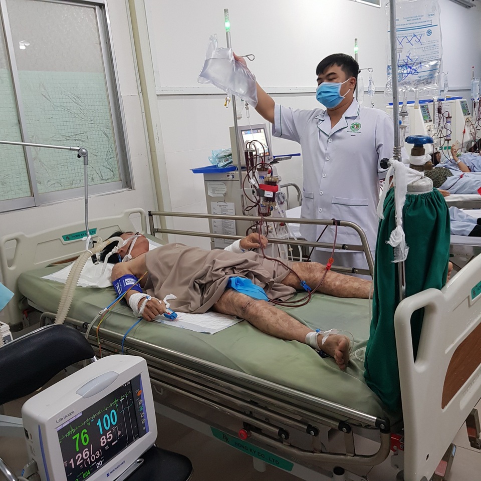Liệt toàn thân, hôn mê sâu sau khi ăn dạ dày cá mặt thỏ - 2 Liệt toàn thân, hôn mê sâu sau khi ăn dạ dày cá mặt thỏ - 2