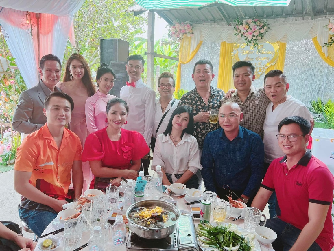 Phản ứng của bà mối Cát Tường về đám cưới bạn thân Tiết Cương - 4 Phản ứng của bà mối Cát Tường về đám cưới bạn thân Tiết Cương - 4