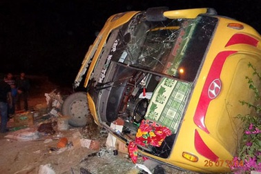 Xe khách lao xuống vực, nhiều người bị thương nặng