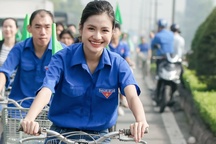 Hoa hậu Nguyễn Thanh Hà tham gia hoạt động bảo vệ môi trường tại quê nhà