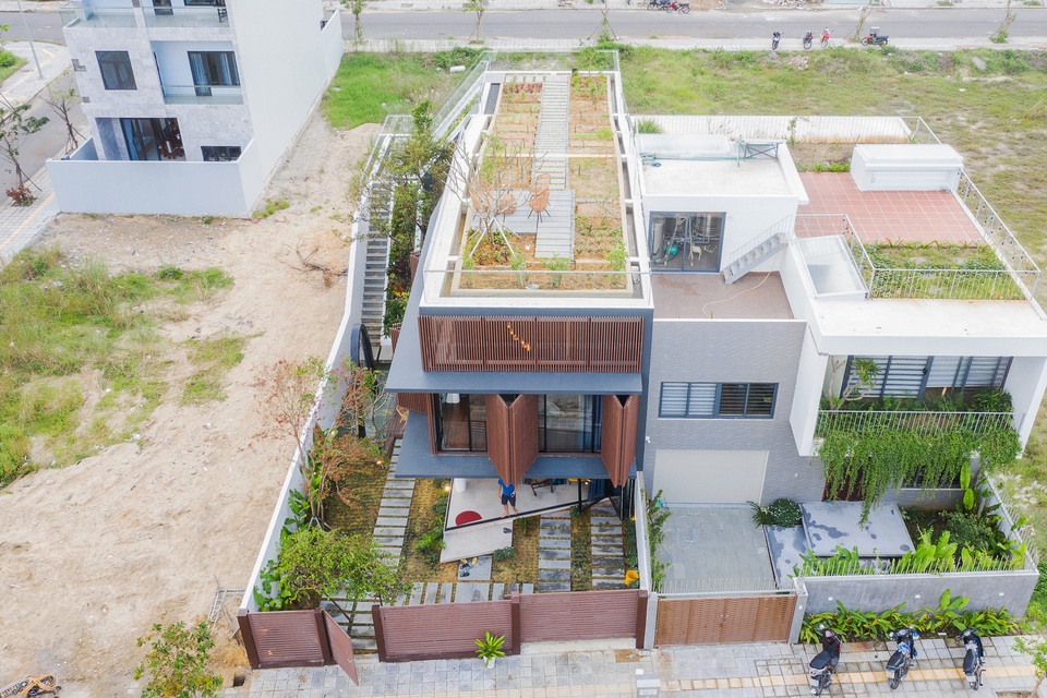 Vợ chồng ở Đà Nẵng đổ đất làm vườn tuyệt đẹp trên sân thượng căn biệt thự - 9 Vợ chồng ở Đà Nẵng đổ đất làm vườn tuyệt đẹp trên sân thượng căn biệt thự - 9