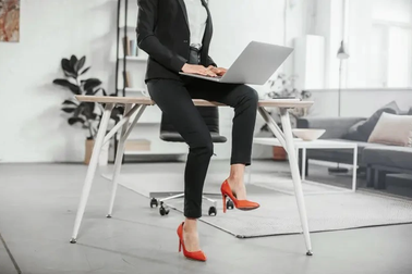 Phụ nữ quyến rũ hơn khi đi giày cao gót