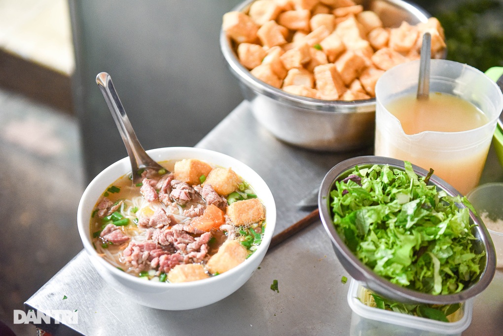 Quán bún riêu cua Hà Nội từng lên truyền hình Mỹ, bán trăm bát/ngày - 6 Quán bún riêu cua Hà Nội từng lên truyền hình Mỹ, bán trăm bát/ngày - 6