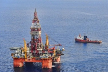 Tàu Kiểm ngư tiến sâu, cách giàn khoan trái phép 2,8 hải lý