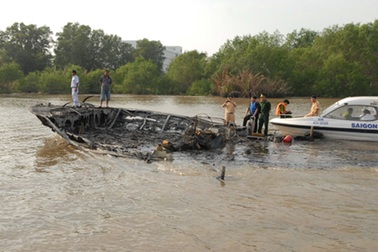 Chủ tịch nước gửi thư khen 2 gia đình cứu người vụ cháy tàu cánh ngầm