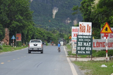 "Thảm cảnh" trên đường BOT Quốc lộ 6 Xuân Mai - Hòa Bình