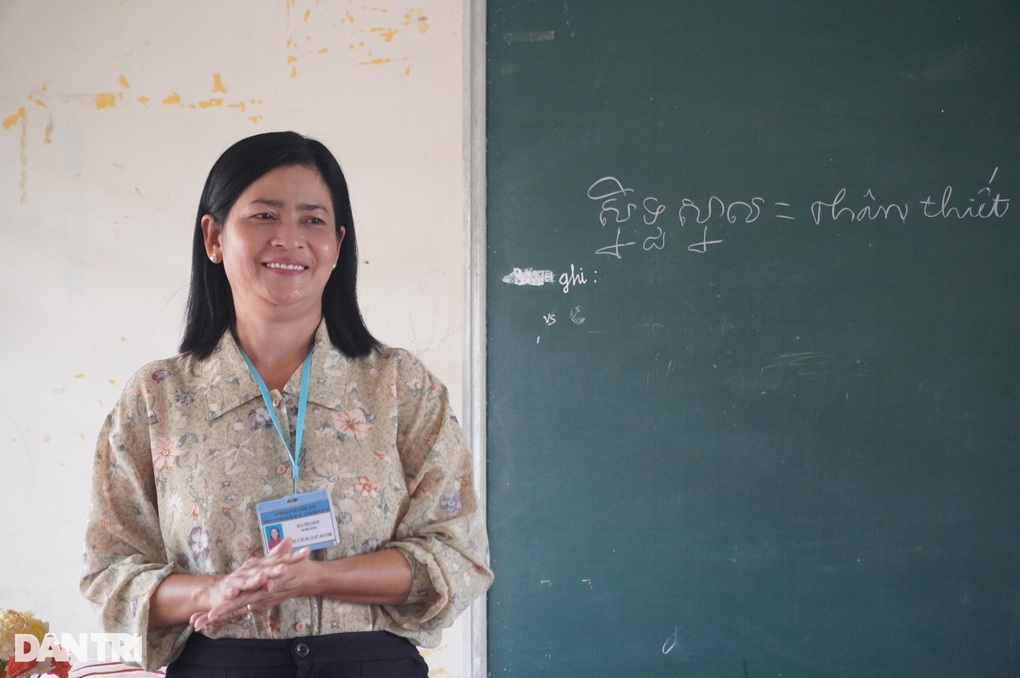 Chuyện cô giáo phải dạy không sách giáo khoa, tự dự giờ tiết dạy của mình - 1